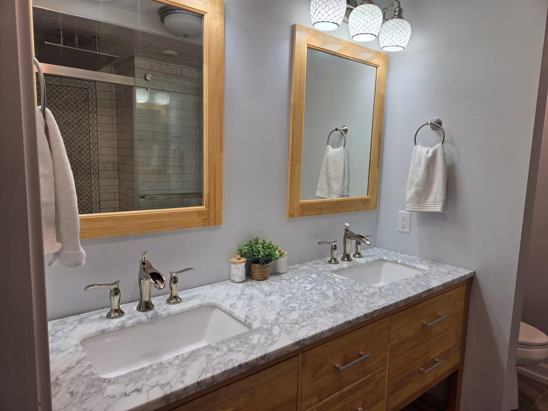 Bathroom with modern finishes