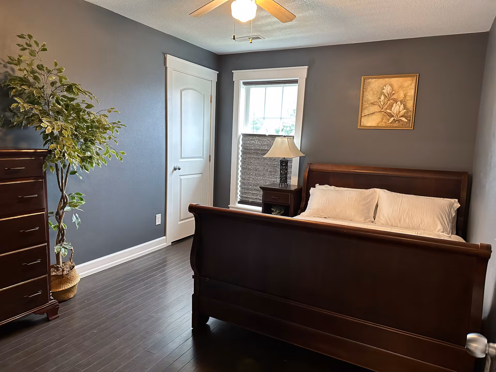 Bedroom 2 with queen bed